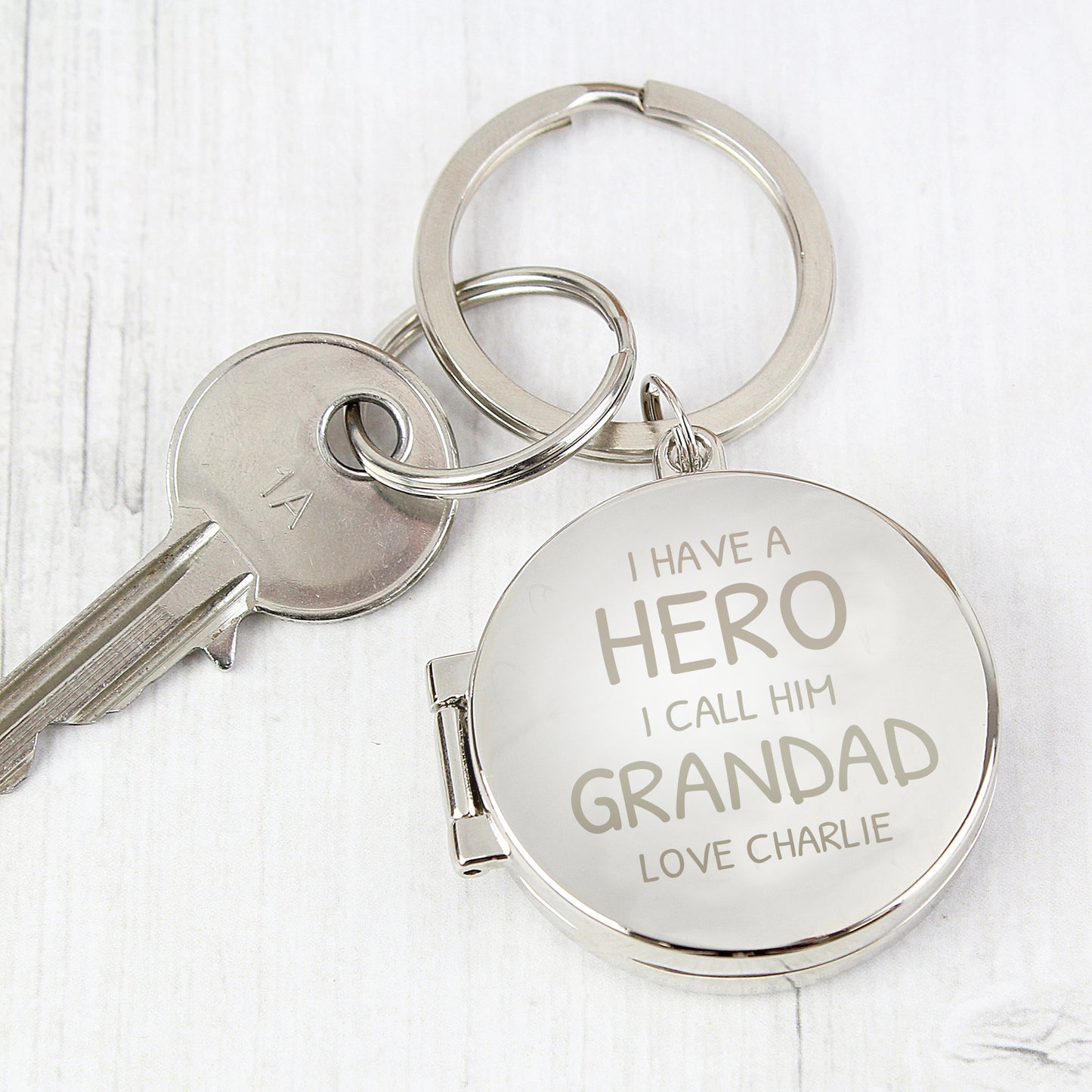 Silver keyring photo holder ‘I have a hero’